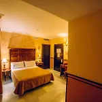 De Vallina By Mira Córdoba