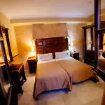 De Vallina By Mira Córdoba