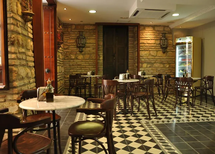 De Vallina By Mira Кордова