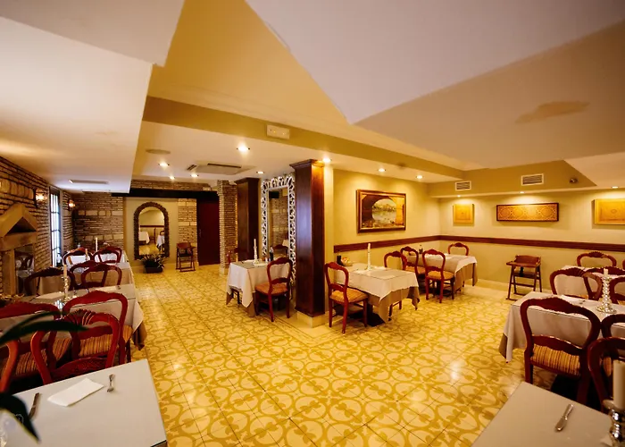 Готель De Vallina By Mira