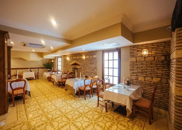 Готель De Vallina By Mira