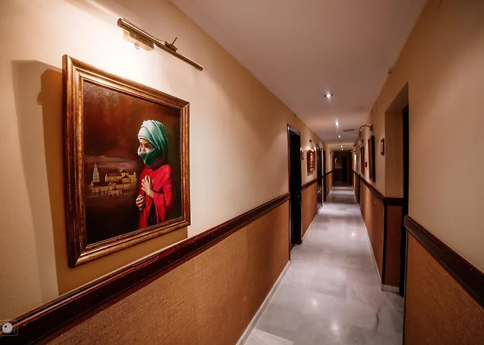 Готель De Vallina By Mira