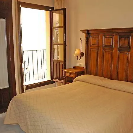 De Vallina By Mira Córdoba