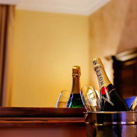 De Vallina By Mira Córdoba